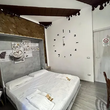 Oda ve Kahvaltı Dada Roma